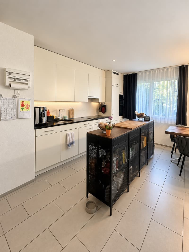 Moderne 3.5-Zimmer-Erdgeschosswohnung mit grosszügigem Sitzplatz (2)