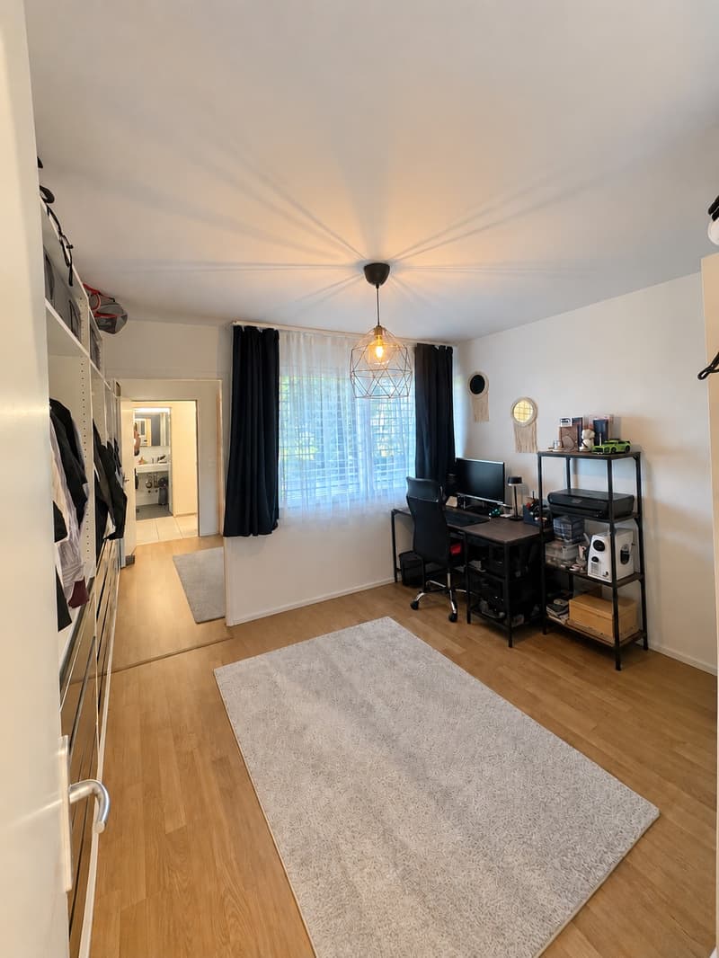 Moderne 3.5-Zimmer-Erdgeschosswohnung mit grosszügigem Sitzplatz (6)