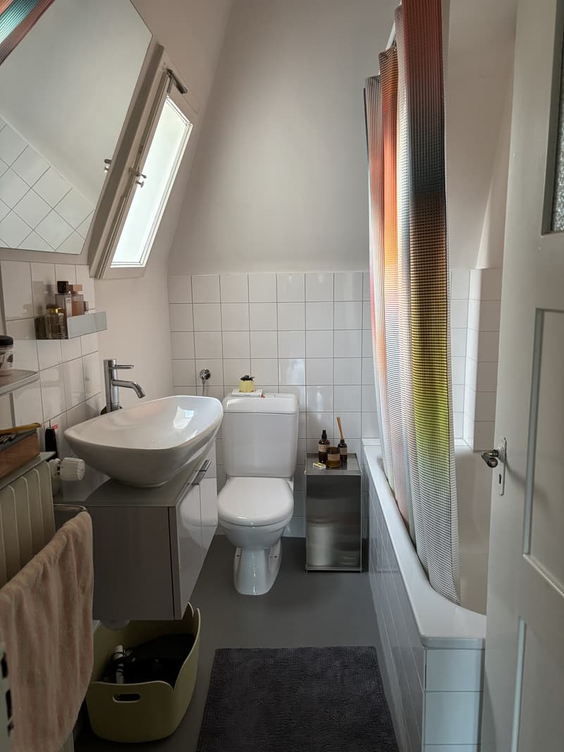 Sonniges Altbau Bijou mit zwei Balkonen und Blick ins Grüne (11)