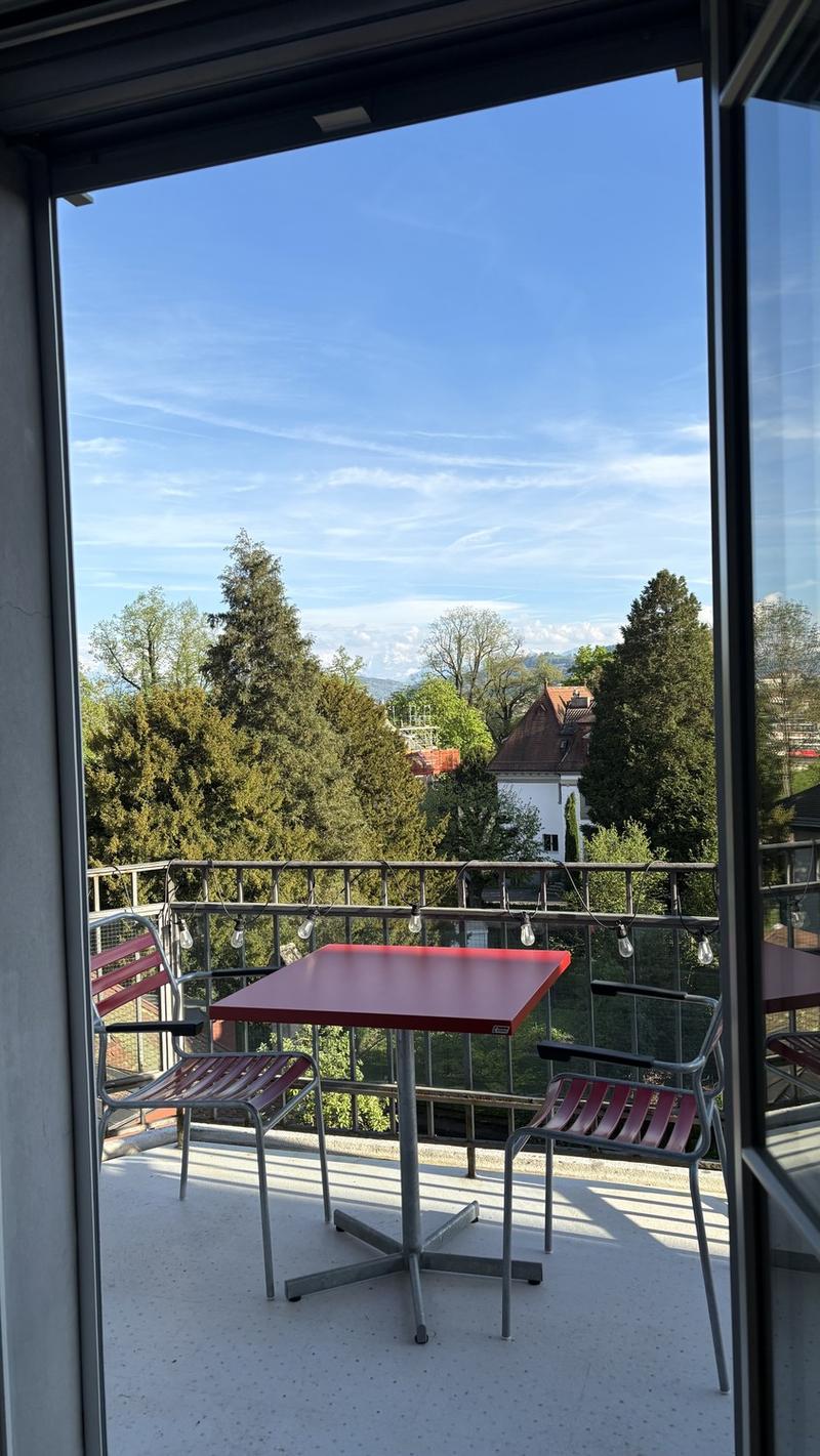 Sonniges Altbau Bijou mit zwei Balkonen und Blick ins Grüne (2)