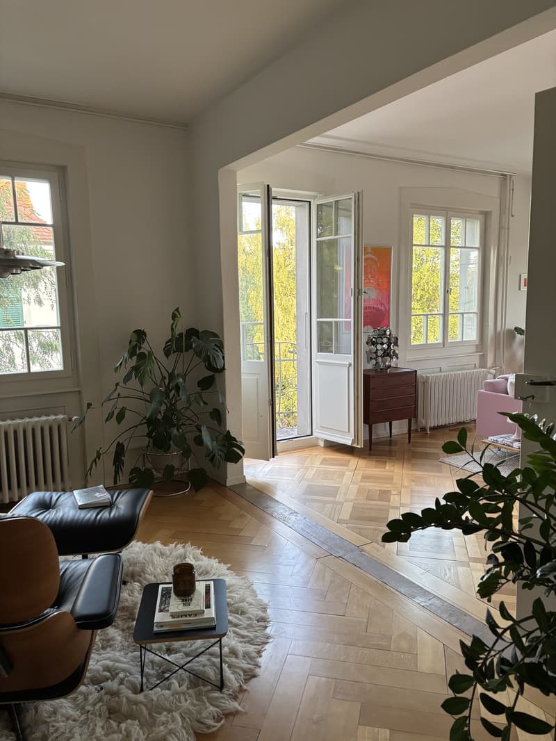Sonniges Altbau Bijou mit zwei Balkonen und Blick ins Grüne (5)