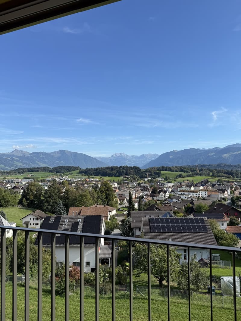 3.5-Zimmer-Wohnung mit traumhafter Bergsicht (6)