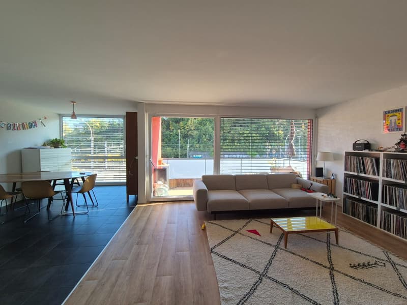 Appartement 4.5 pièces avec balcon, garage, place de jeux (1)