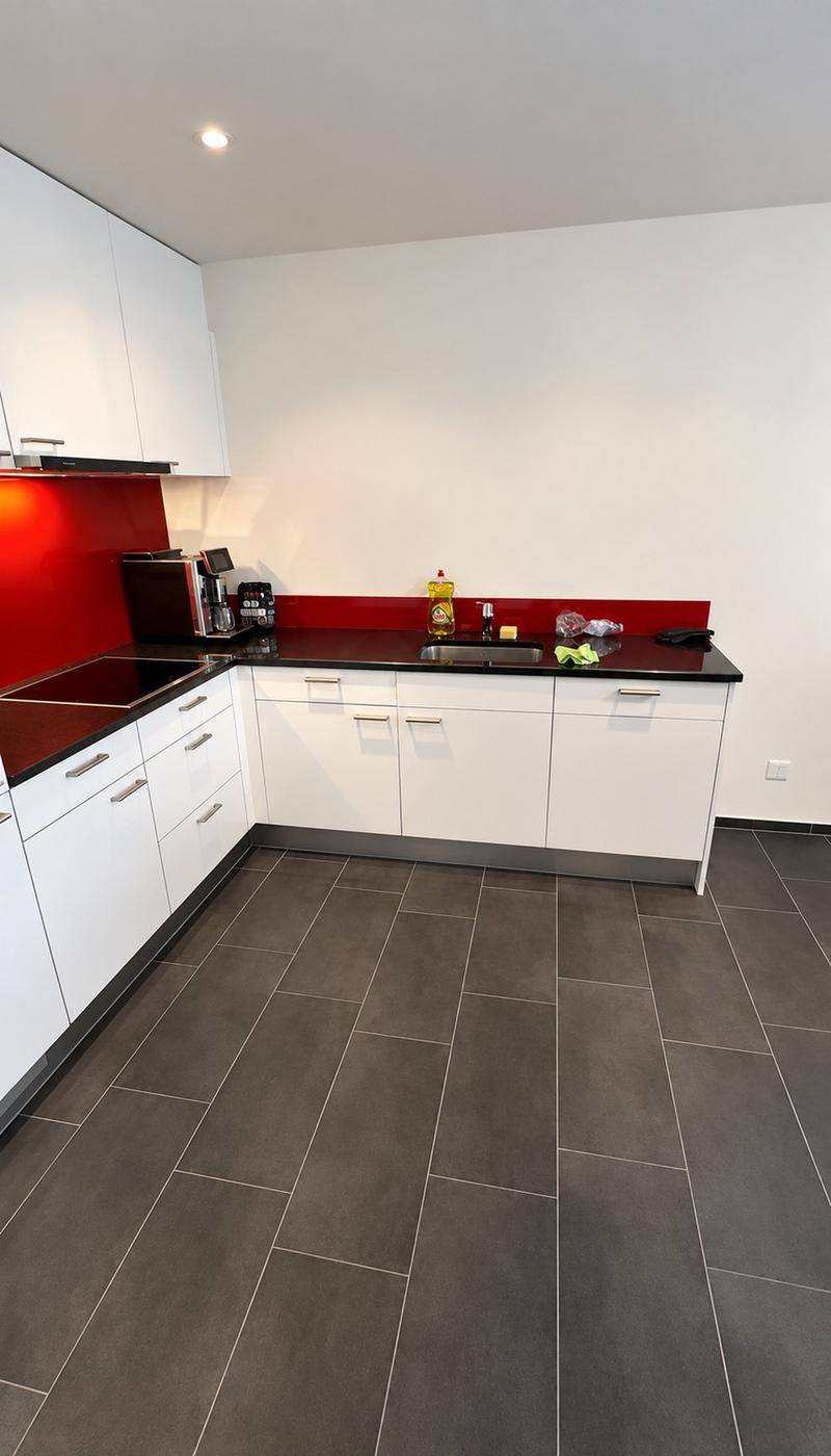 Moderne 2.5-Zimmer-Wohnung an Top-Lage im Zentrum von Kloten (3)