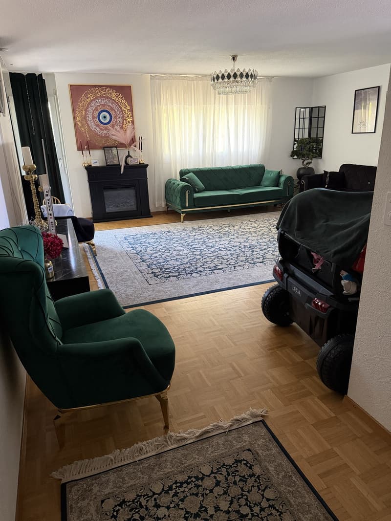 Nachmieter gesucht ab 01.12.2026 grosszügige 5.5-Zimmer-Wohnung im EG mit Garten (4)