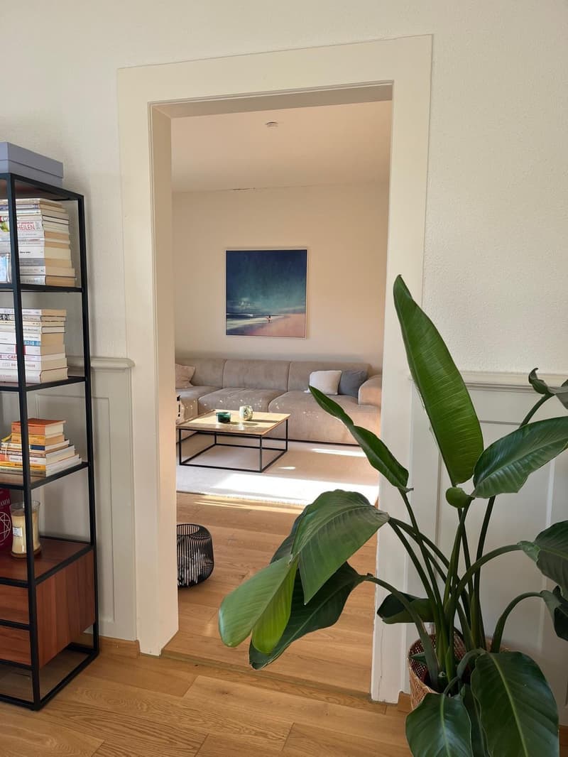Schöne 3 Zimmer Wohnung mit Balkon in Enge (2)