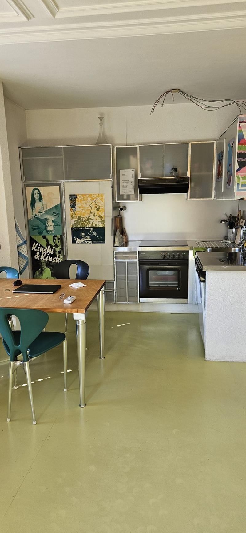 Sehr sonnige zentrale Wohnung mit Balkon (3)