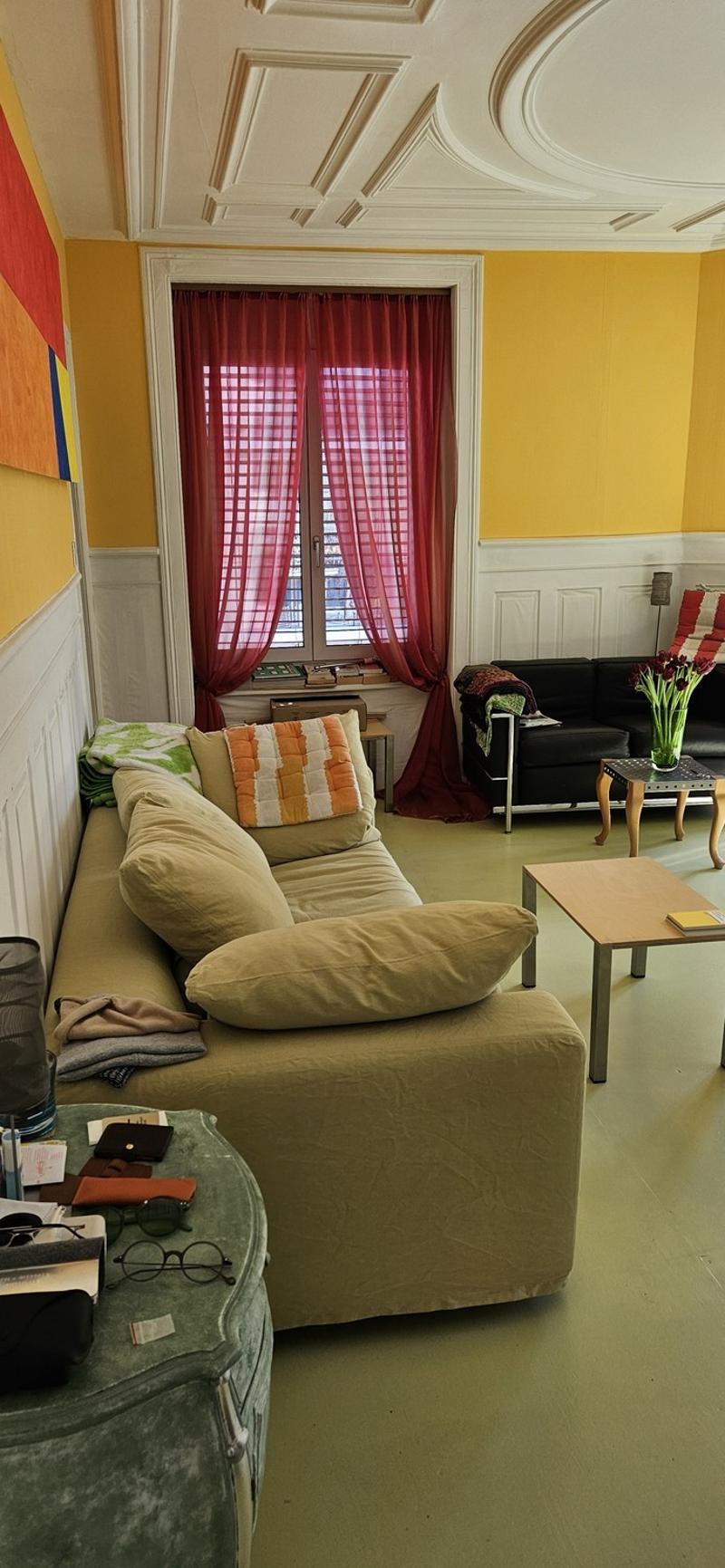 Sehr sonnige zentrale Wohnung mit Balkon (2)