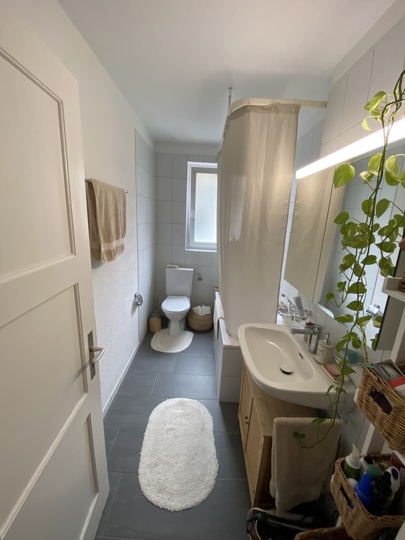 Das Zimmer ist hell und gemütlich. (4)