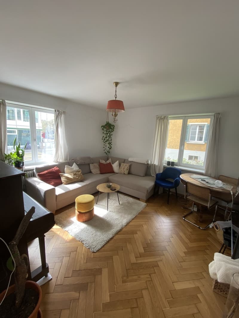 Das Zimmer ist hell und gemütlich. (2)