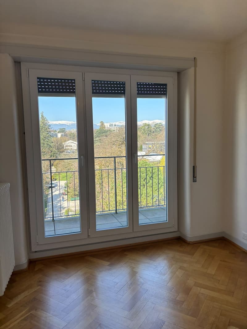 Appartement de 3,5 pièces avec vue sur parc et Jura, Servette. Place de parc à prendre. (8)