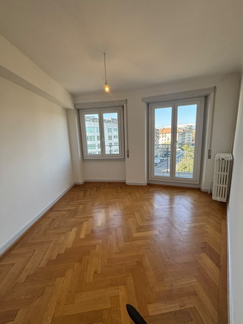 Appartement de 3,5 pièces avec vue sur parc et Jura, Servette. Place de parc à prendre. (2)