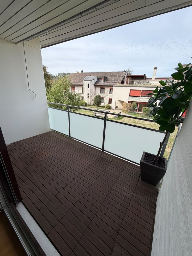 Helle 3.5-Zimmer-Wohnung mit Balkon in Regensdorf (2)