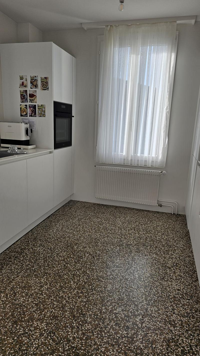 Wohnen mit viel Charme: stilvoll sanierte, voll möblierte Wohnung mit Terrazzo und Fischgrätparkett (3)