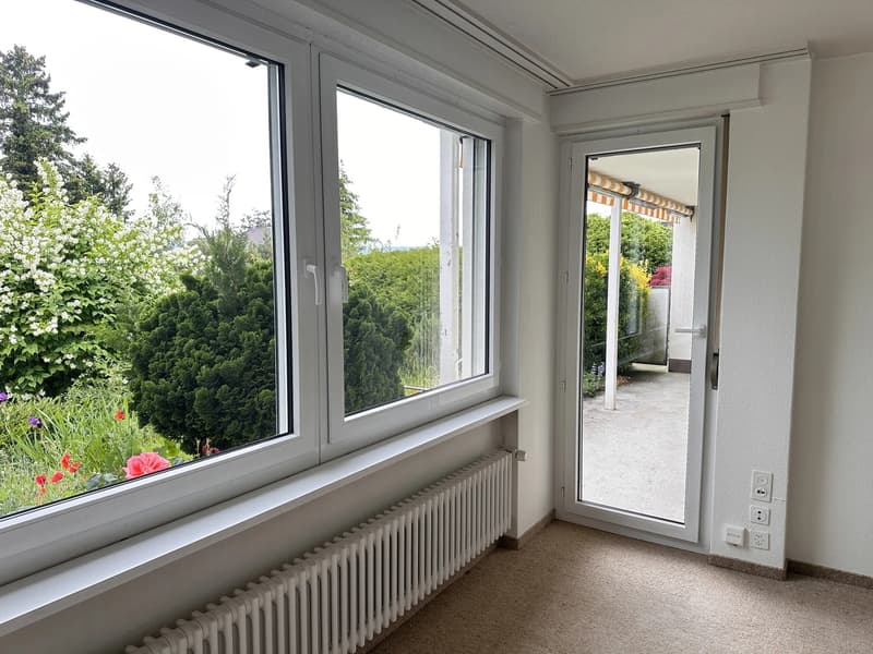 Bright furnished room with Lake Zurich view in quiet 3-person apartment (2)