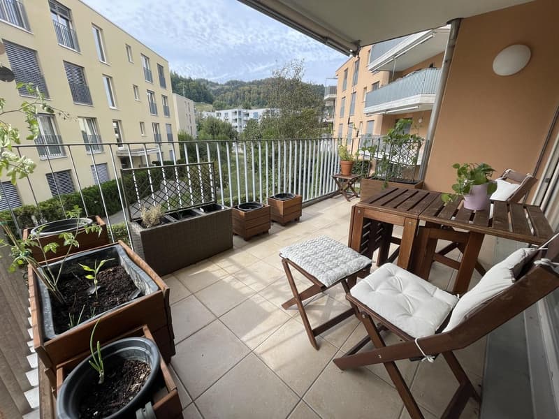 Moderne 2.5-Zimmer-Wohnung in Neuenhof mit Balkon, Tiefgarage und Keller (2)