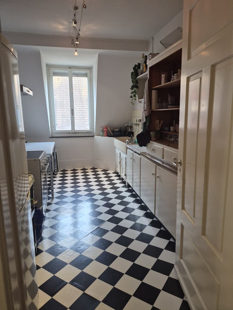 Bright & quiet room available close to Kirche Fluntern (looking for female flatmate) (3)