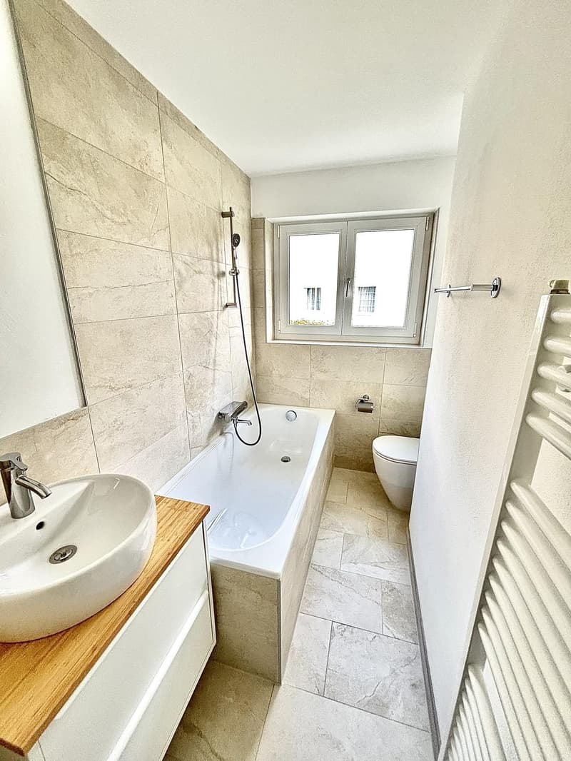 Gemütliche 3.5-Zimmer Dachwohnung mit 2 Balkonen & Reduit in 5033 Buchs AG (4)