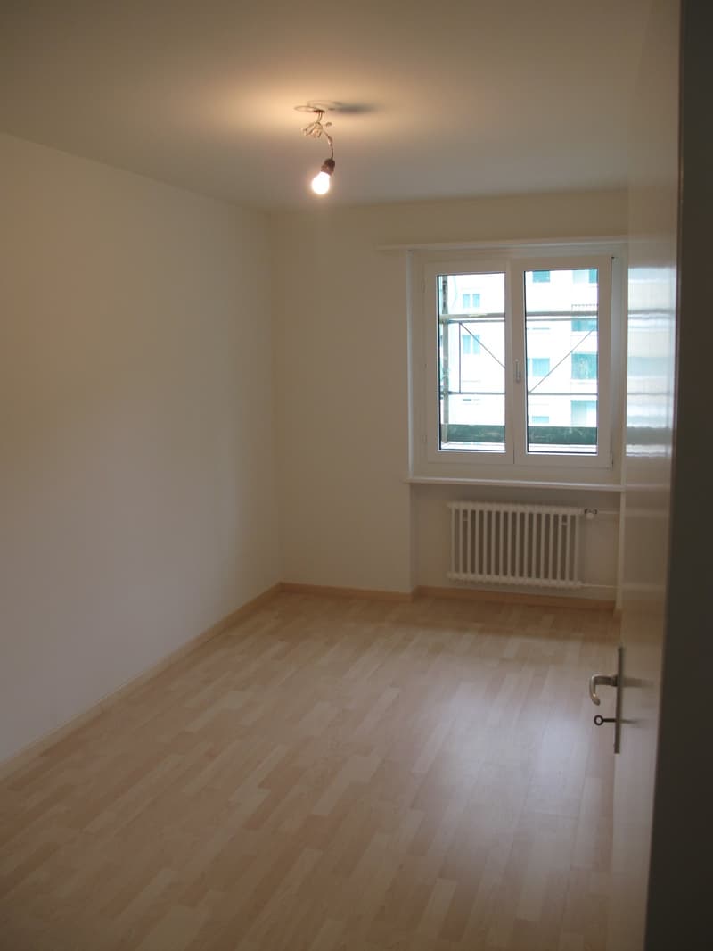 Helle 3.5-Zimmer-Wohnung mit Balkon in Baden ab sofort verfügbar (4)