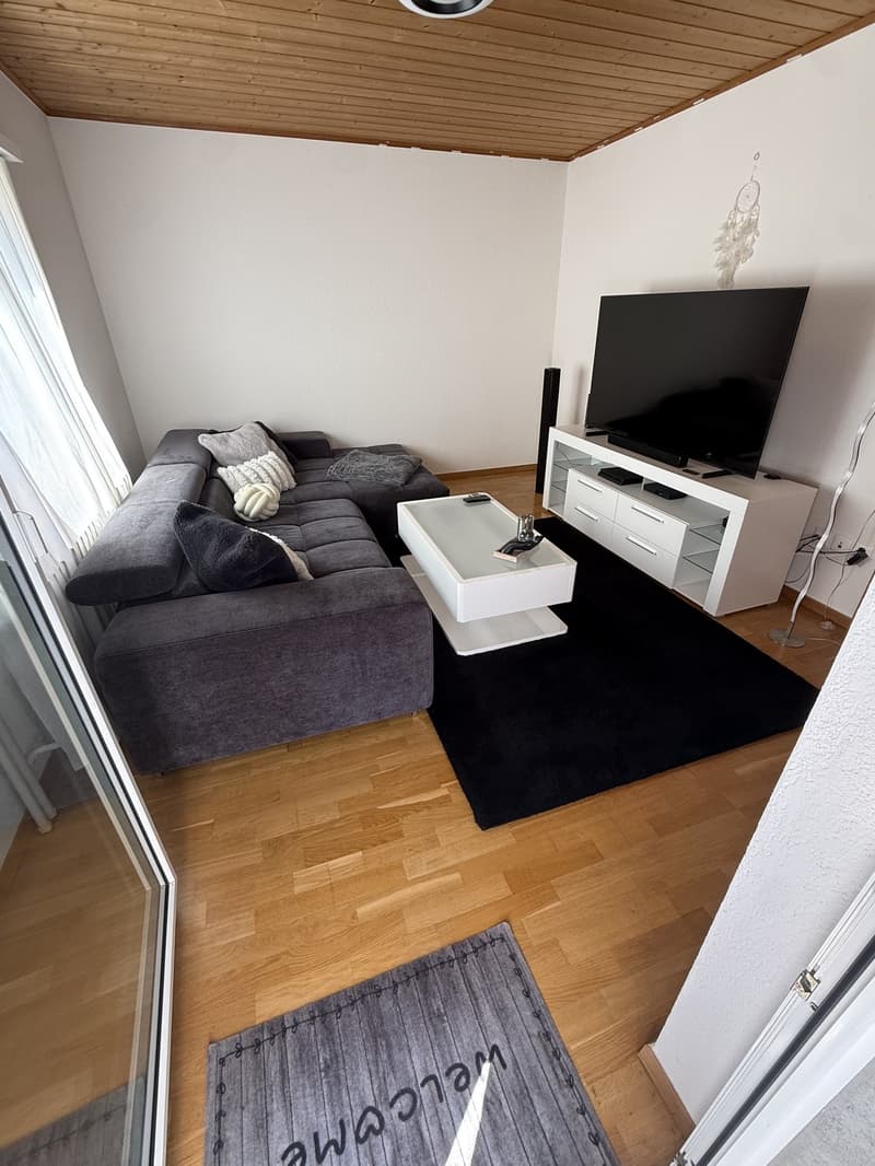 Charmante 4-Zimmer Altbauwohnung zu vermieten (1)