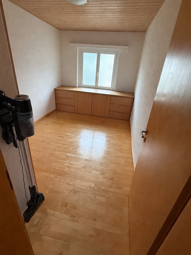Charmante 4-Zimmer Altbauwohnung zu vermieten (2)