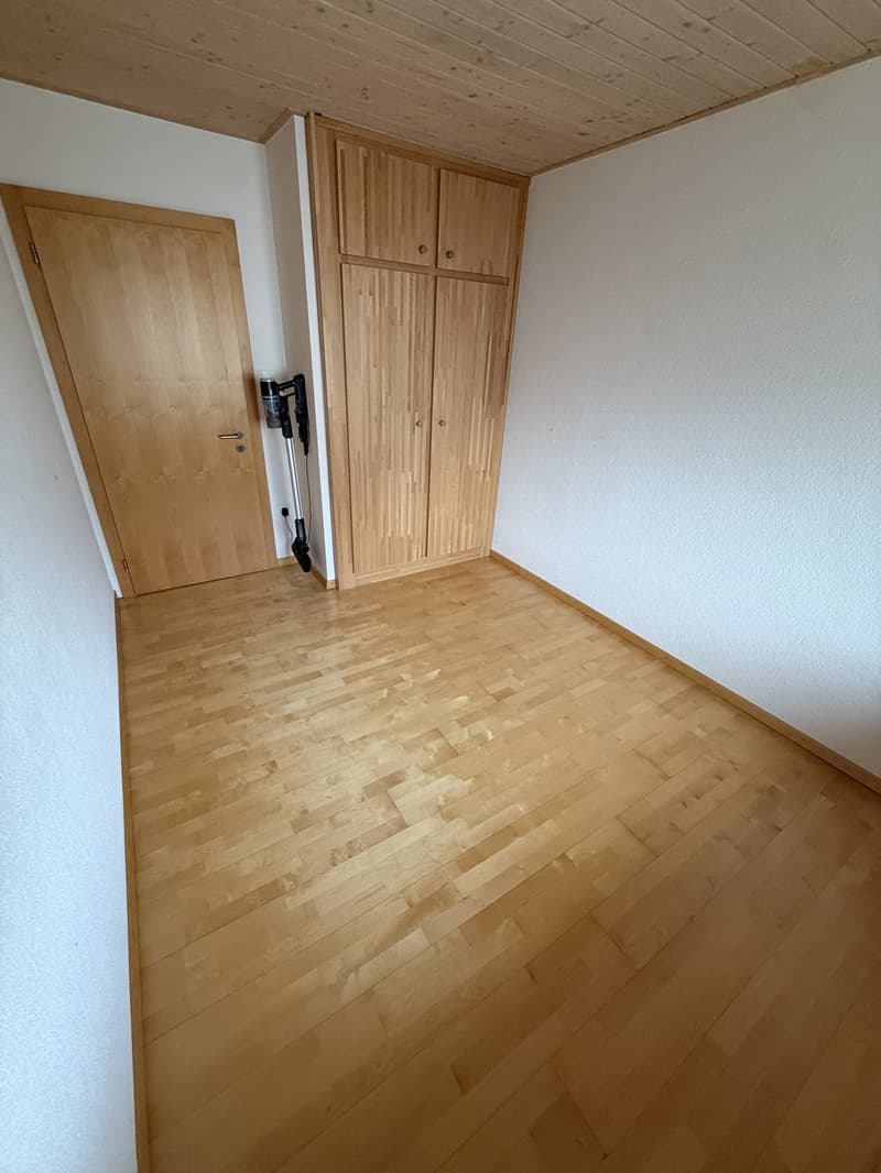 Charmante 4-Zimmer Altbauwohnung zu vermieten (3)