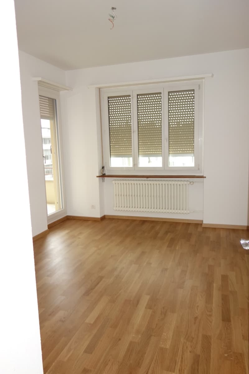 Grosszügige 3.5 - 4 Zimmer-Wohnung, ca. 100 m², mitten in Biel  2 Bäder & eigener Waschturm (8)