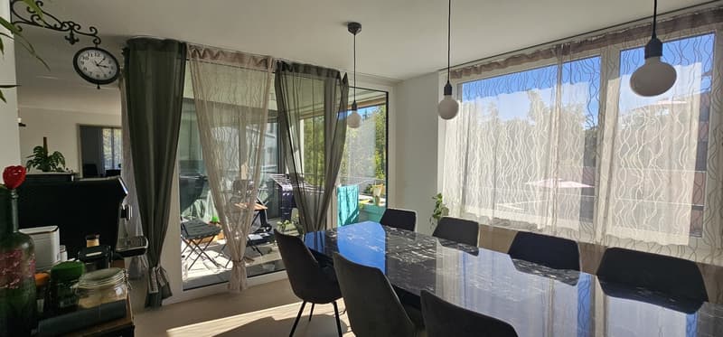 Modern apartment with Island Kitchen (8)