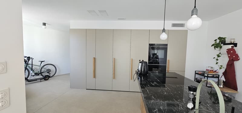 Modern apartment with Island Kitchen (7)