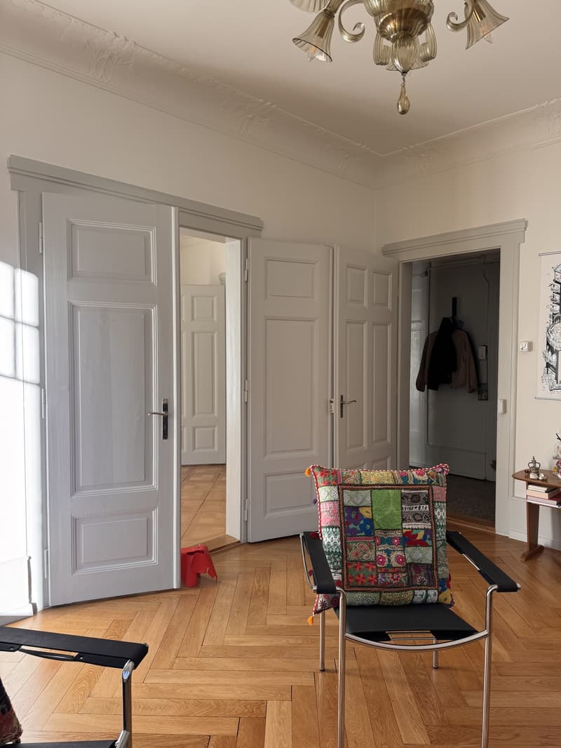 Grosses, helles, zentral gelegenes Zimmer für Wochenaufenthalter (2)