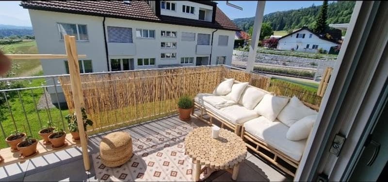 Moderne 4.5 Zimmer Wohnung mit 2 Balkonen und See&Bergblick (2)