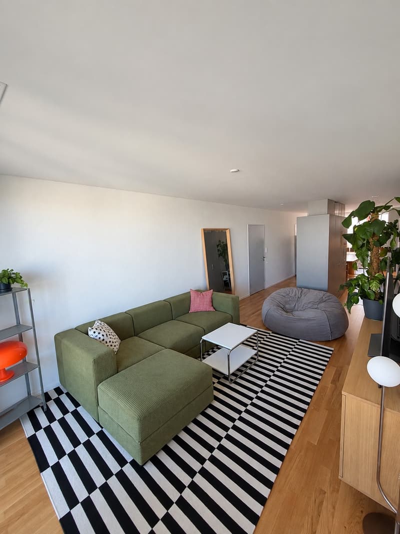 Helle 3.5-Zimmer-Wohnung im 5. OG mit Loggia und Balkon in Kriens (10)