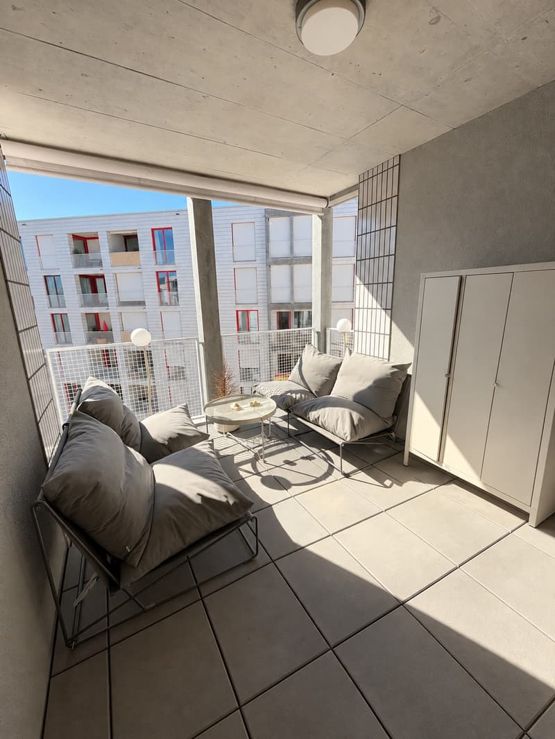 Helle 3.5-Zimmer-Wohnung im 5. OG mit Loggia und Balkon in Kriens (3)