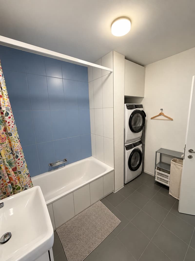 Helle 3.5-Zimmer-Wohnung im 5. OG mit Loggia und Balkon in Kriens (8)