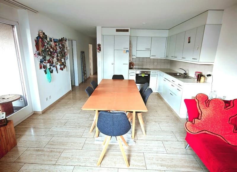 WG-Zimmer möbiliert. Wohnung gehört 8 Monate mehrheitlich dir alleine. (1)