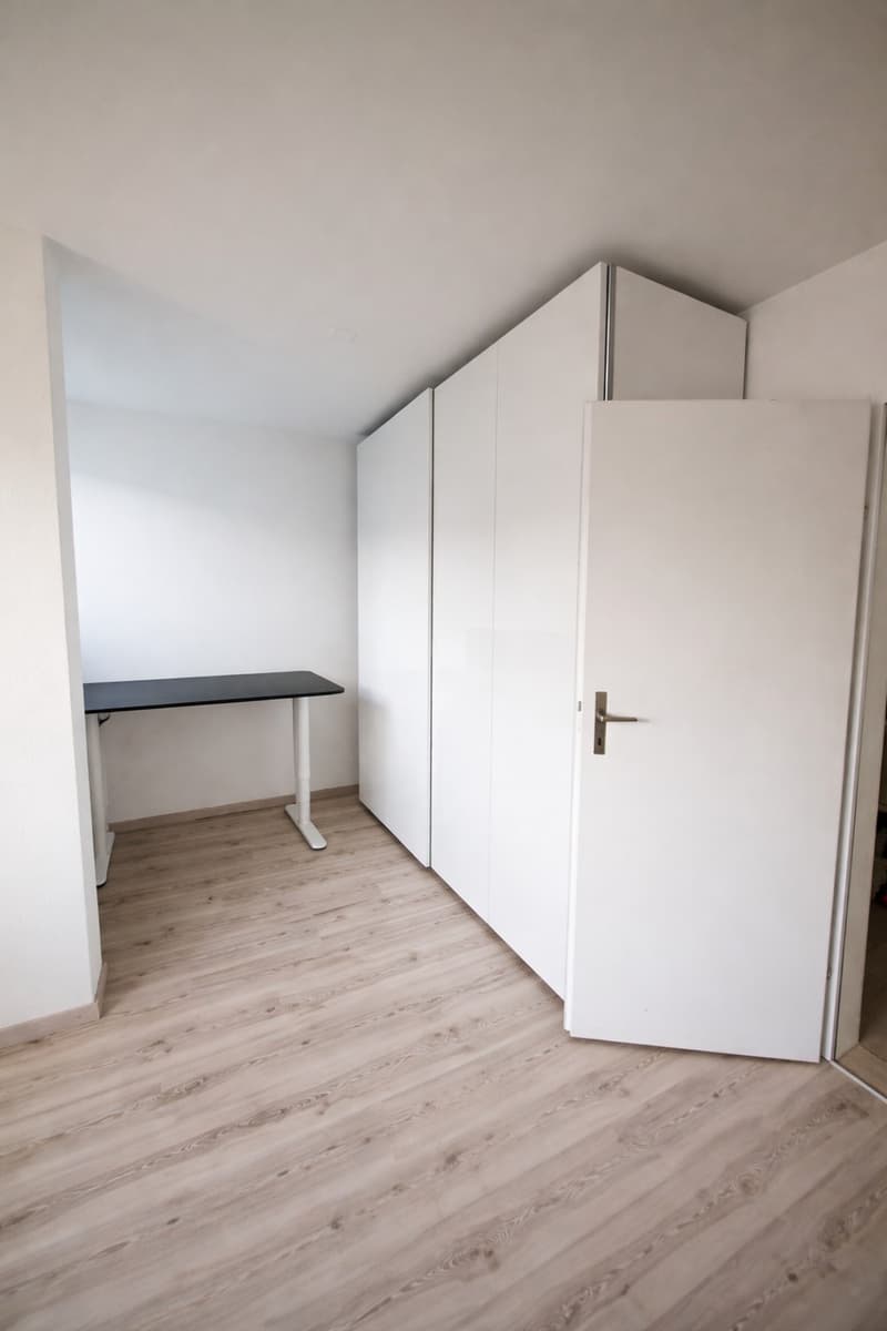 WG-Zimmer möbiliert. Wohnung gehört 8 Monate mehrheitlich dir alleine. (3)