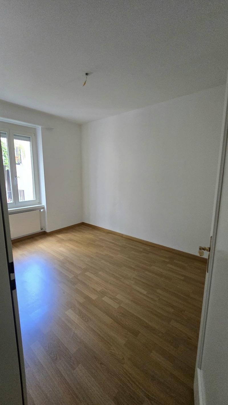 Looking for a flatmate (1)