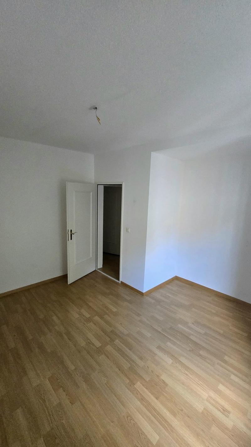 Looking for a flatmate (2)