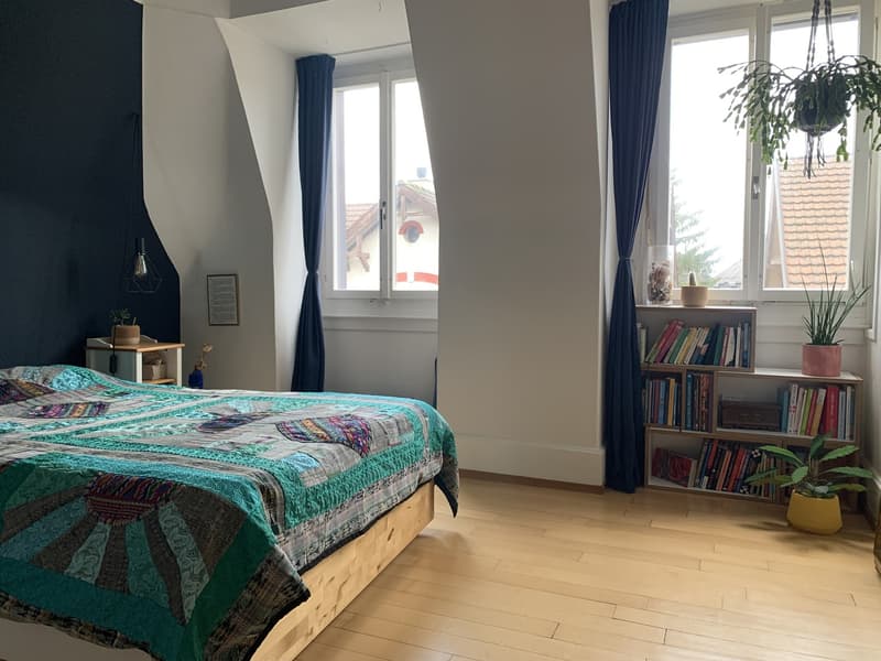 Befristet wz. Okt-Jan: moebliertes Zimmer in 3,5 Zi-Whg super zentral Kreis 6 (1)