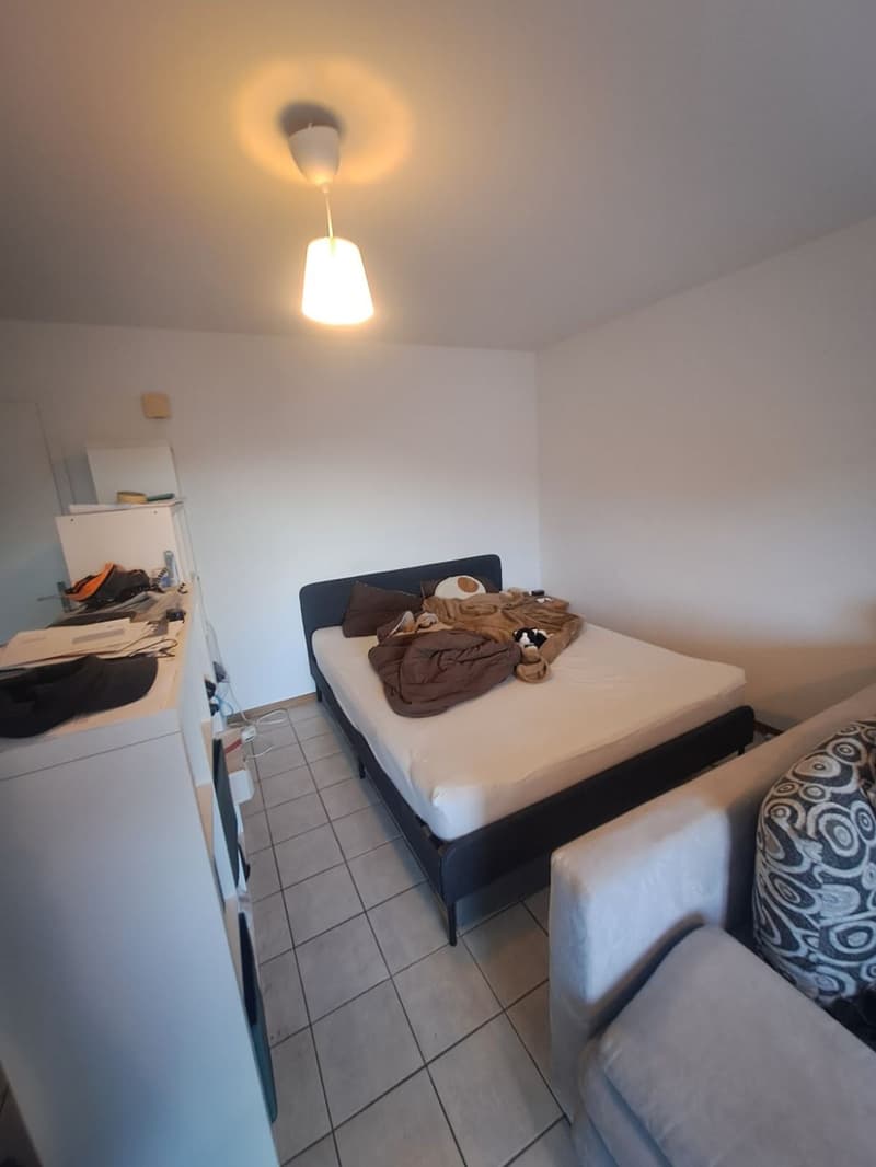 Studio à proximité des commerces (6)