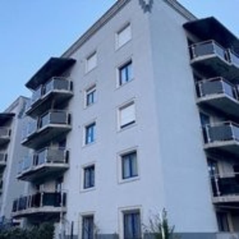 Studio à proximité des commerces (2)