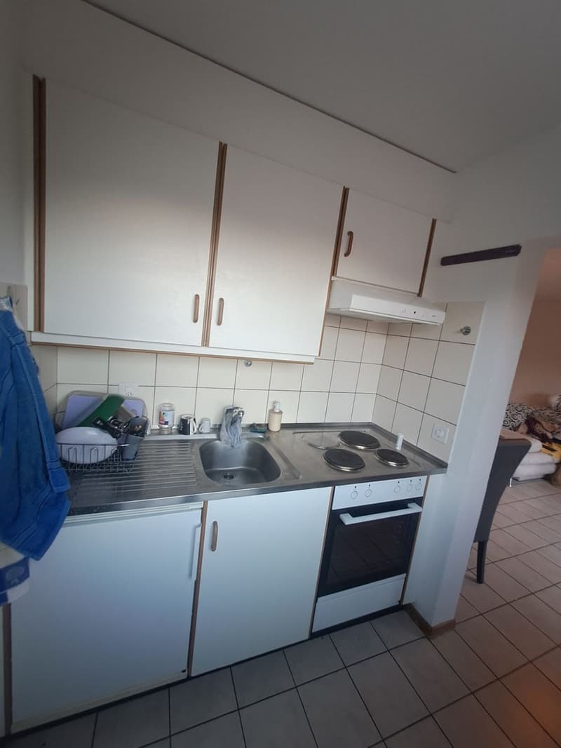 Studio à proximité des commerces (3)