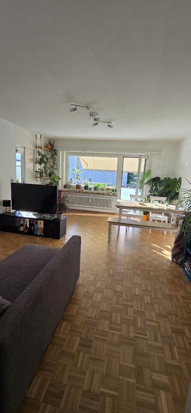 WG Zimmer, 15 m², hell geräumig, unmöbliert (2)