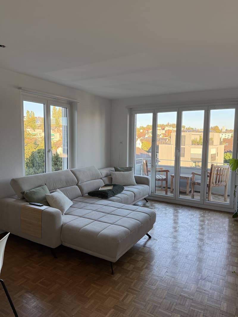 Helle 2-Zimmer-Wohnung in Uster mit Balkon Untermiete (Option auf Übernahme) (1)