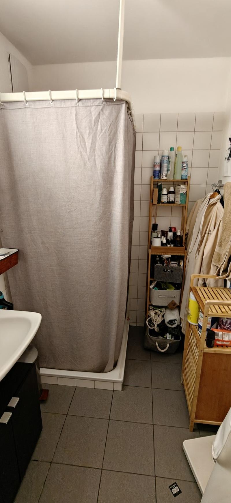 Möbliertes WG Zimmer mit eigenem Bad (10)
