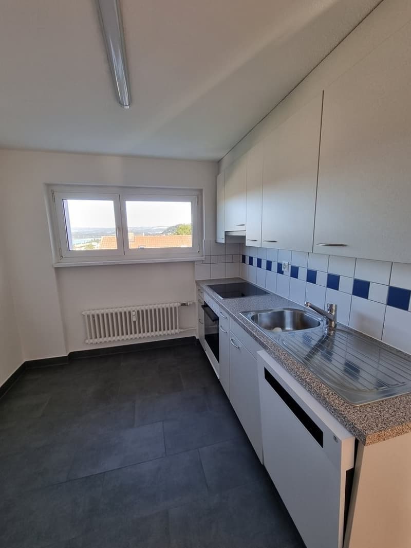 Helle 3.5-Zimmerwohnung mit grosszügigem Balkon und wunderschönem Weitblick (7)