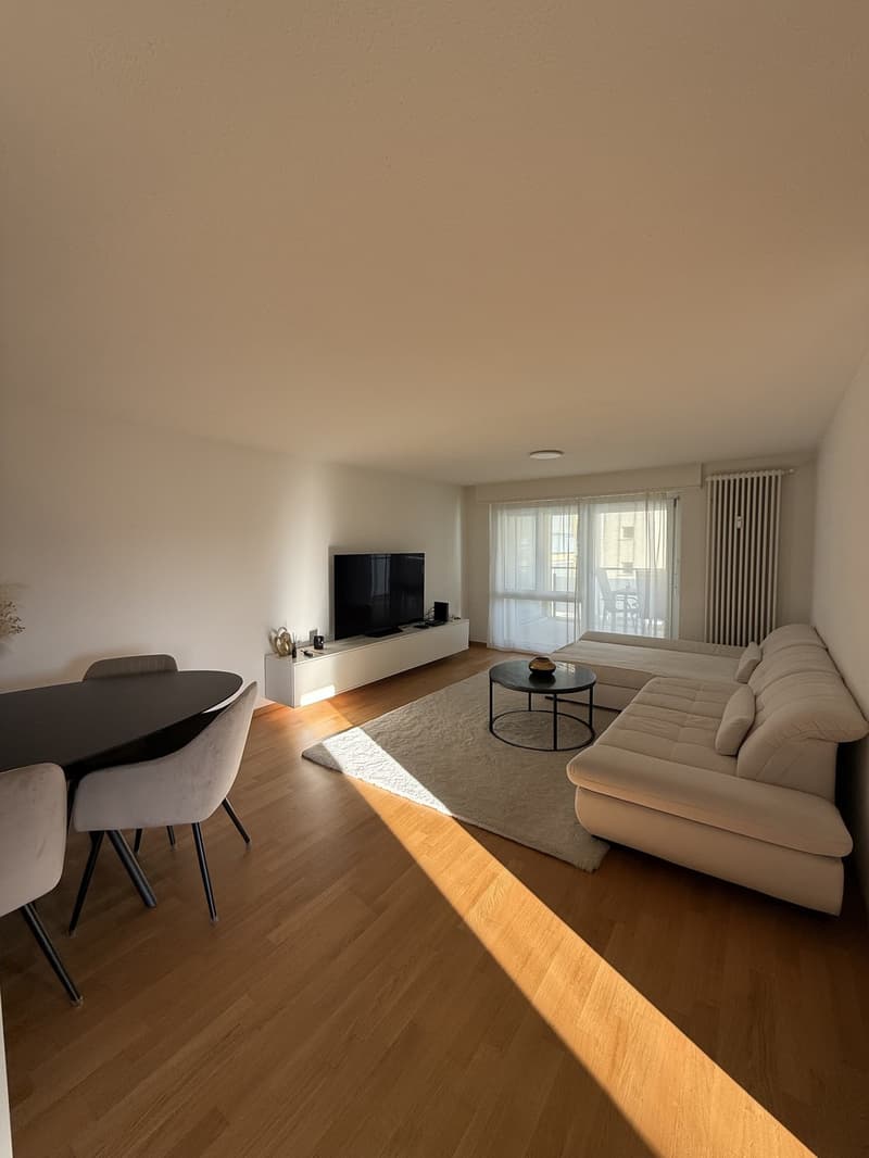 Helle 3.5-Zimmerwohnung mit grosszügigem Balkon und wunderschönem Weitblick (1)