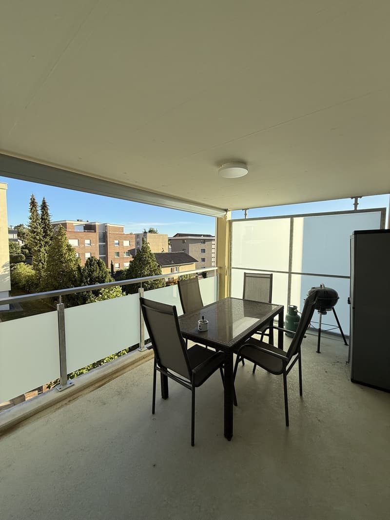 Helle 3.5-Zimmerwohnung mit grosszügigem Balkon und wunderschönem Weitblick (9)
