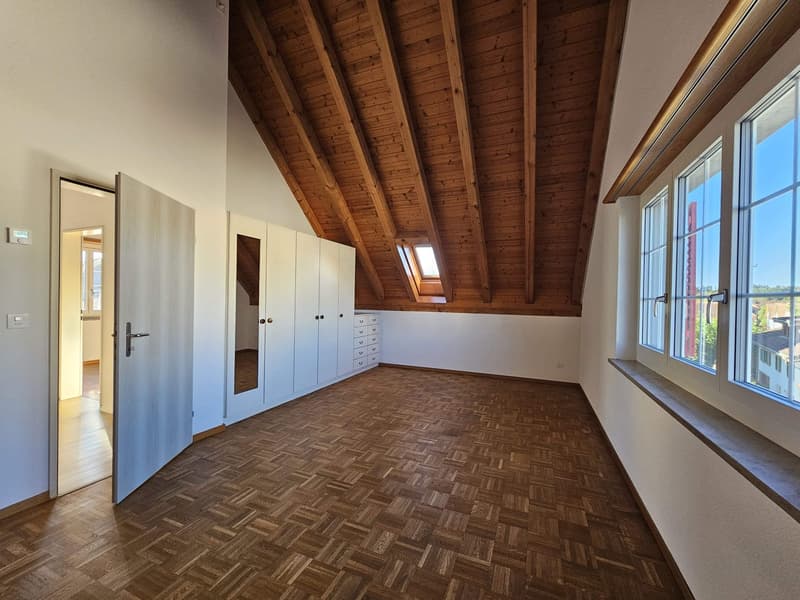 Grosszügige 4.5-Zimmer-Maisonette-Wohnung mit Balkon in Fehraltorf (9)