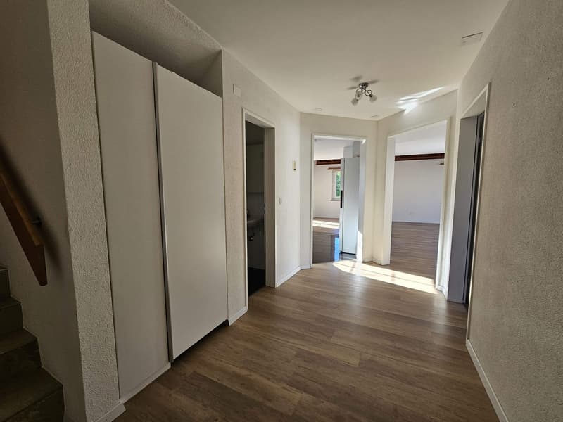 Grosszügige 4.5-Zimmer-Maisonette-Wohnung mit Balkon in Fehraltorf (2)